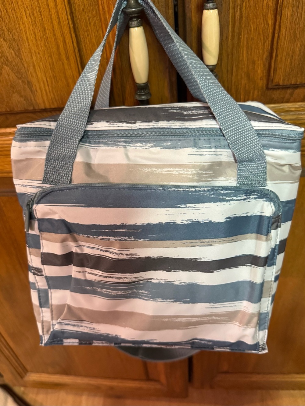 New in package 31 Thermal tote bag/lunchbox detachable shoulder straps zippers